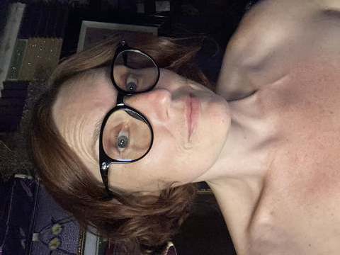 MistTube presents: Outtake of fannying around whilst under the weather and getting ready to have a pussy play