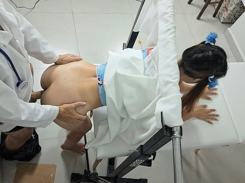 MistTube presents: Gynecologist loses cell phone that contained videos of his patients!